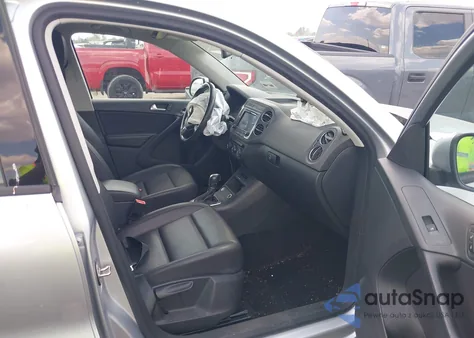 2017 Volkswagen Tiguan 2.0T/2.0T S z USA, uszkodzony, nr VIN WVGAV7AX7HK015441